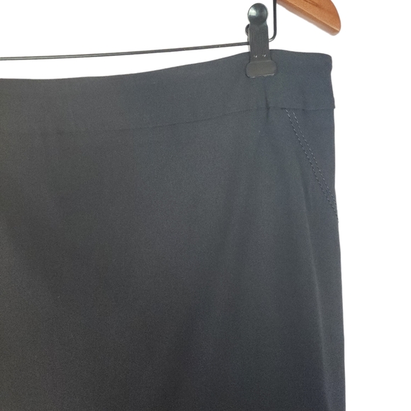 Reitmans size 16 black miniskirt - Picture 4 of 5